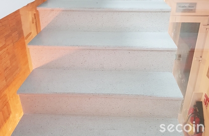 Bậc cầu thang STS-04